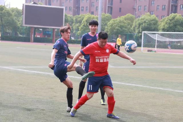 森林禁区前沿任意球，内科威廉姆斯怒射击中吉马良斯